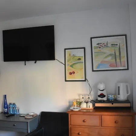 Pilgrim Os Agrinos 홈스테이 *