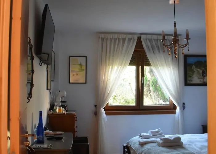 Pilgrim Os Agrinos * Oia