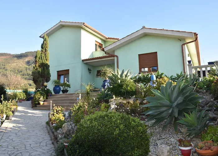 Pilgrim Os Agrinos * Oia